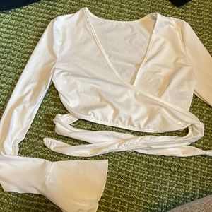 Long sleeve, flare at wrists, wrap around